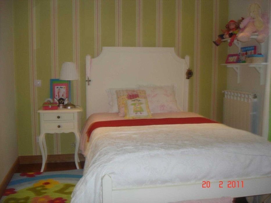 Cama corpo e meio de cor branca