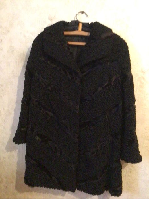 Полушубок жіноч. каракуль. (з доп. кусочк. карак. р. 54-56. Тисмениця.