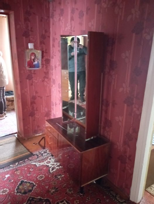 Продам трюмо  б/у