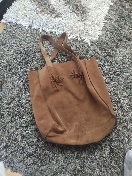 Malas de senhora e uma pasta