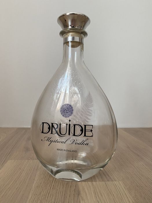 Пляшка від Chivas