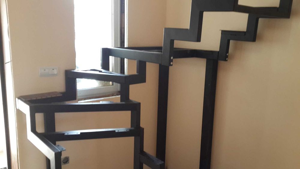 Металлический каркас для лестницы