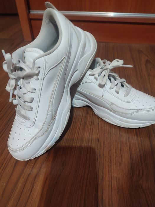 Sprzedam buty damskie marki Puma rozmiar 37 białe stan bardzo dobry