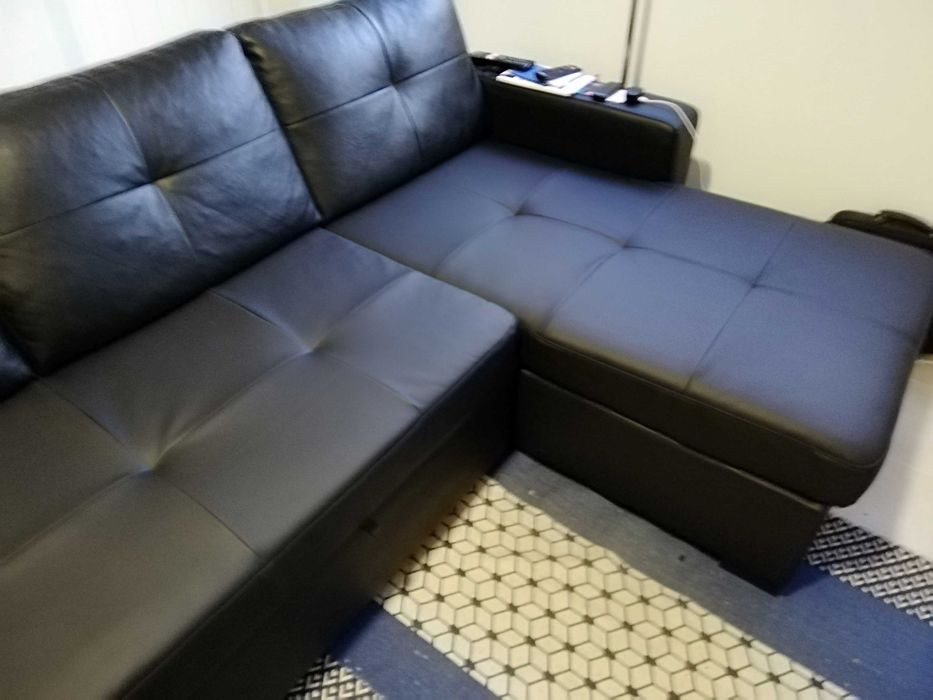 Sofá cama com chase longe.