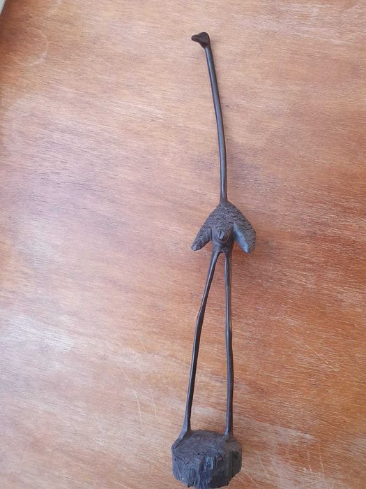 Estatueta de um pássaro