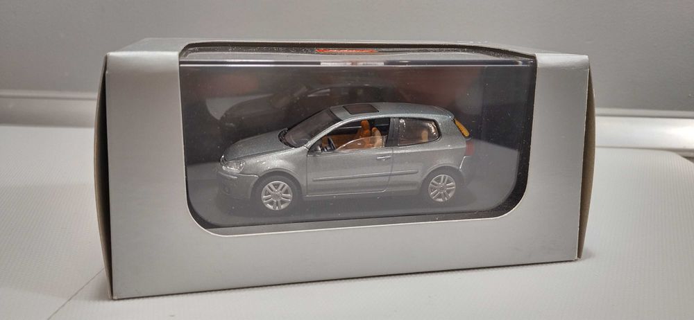 VW Golf V 3D 1:43 Schuco zielony