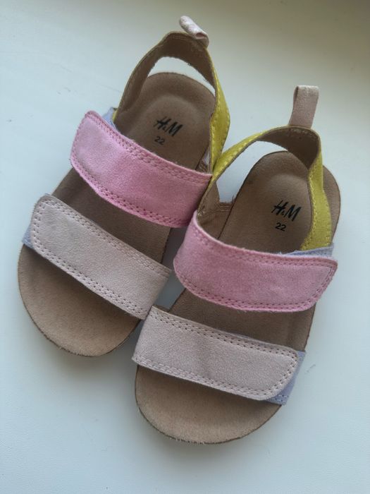 Ідеальні босоніжки HM 22р на дівчинку