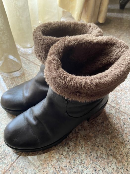 Botas castanhas com pêlo da Coronel da Tapiocca