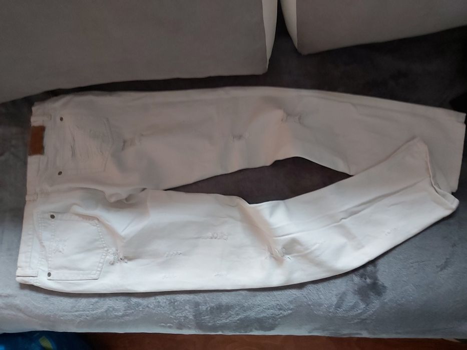 Jeansy damskie białe