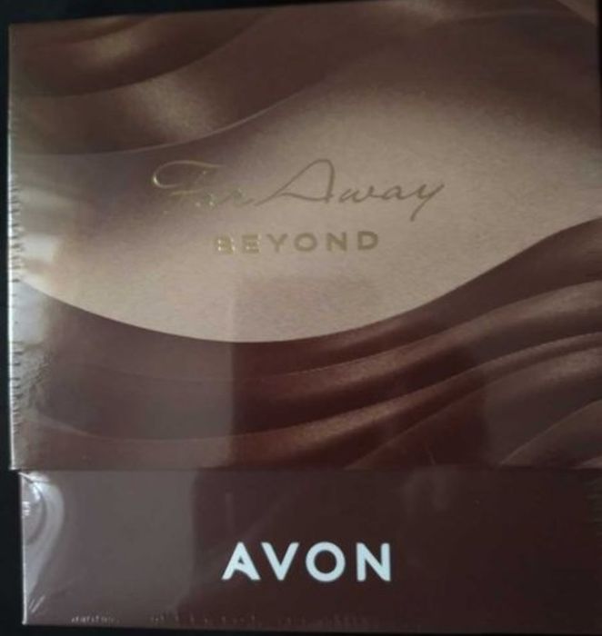 Zestaw upominkowy For Away Beyond od Avon