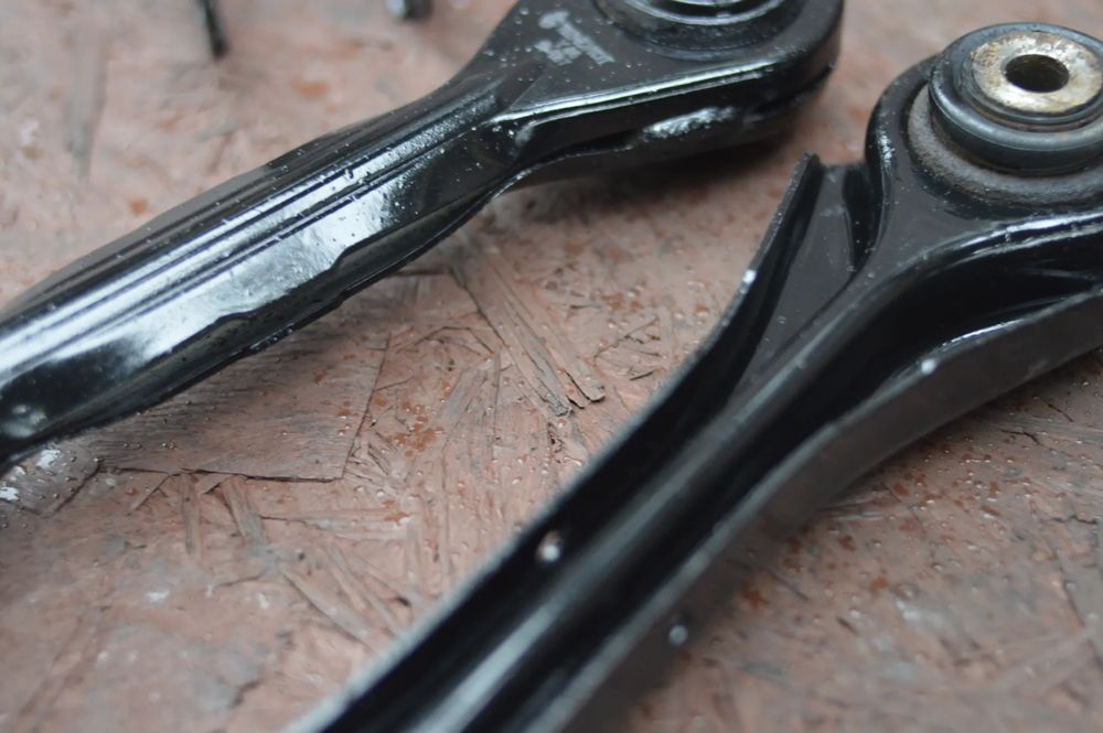 bmw e90 / e81 / e87 / e91 / e92 / e93 oryginalne wahacze tył lewe / p