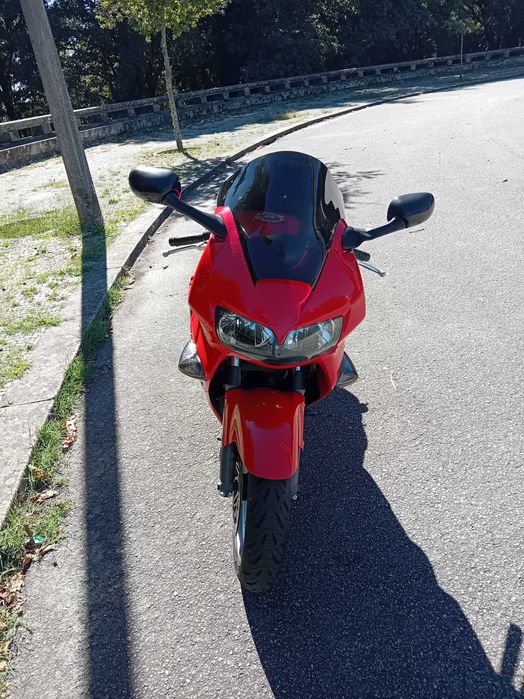 Magnífica Honda VFR 800 Fi