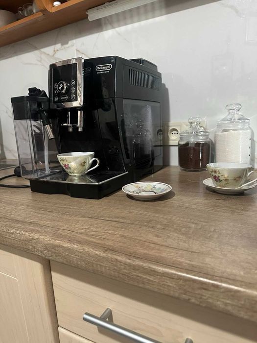 Кавоварка DeLonghi ECAM