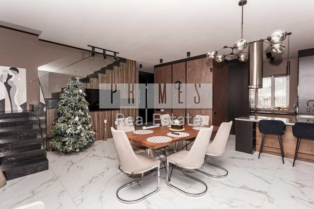 Продаж будинку 210 м2 з басейном Романків