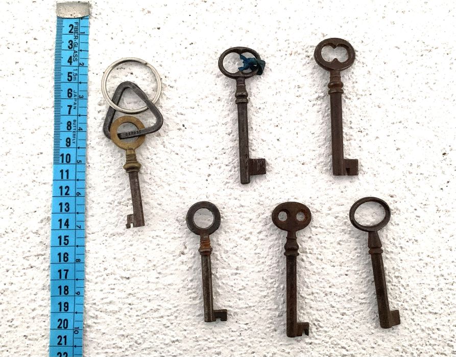 Chaves antigas (ler descricão)