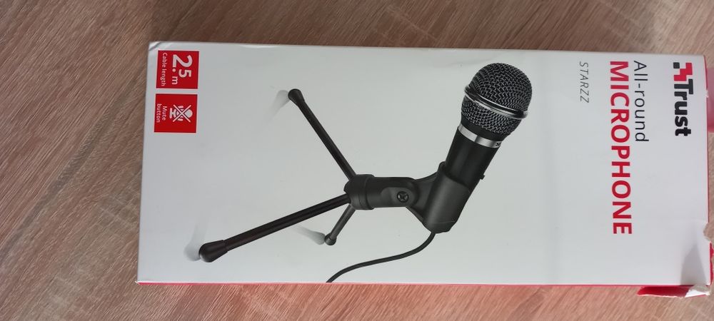 Mikrofon że statywem nowy