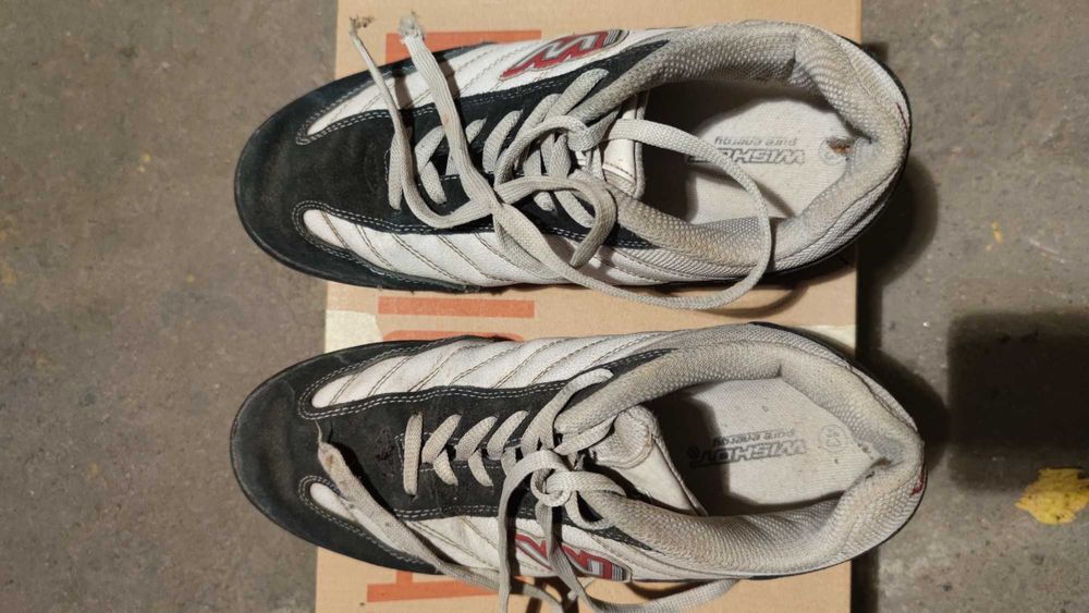 Halówki sportowe 43