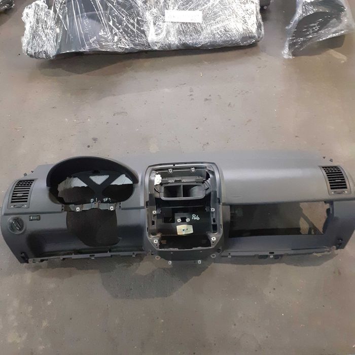 Deska rozdzielcza Volkswagen Polo 9N Nr.107