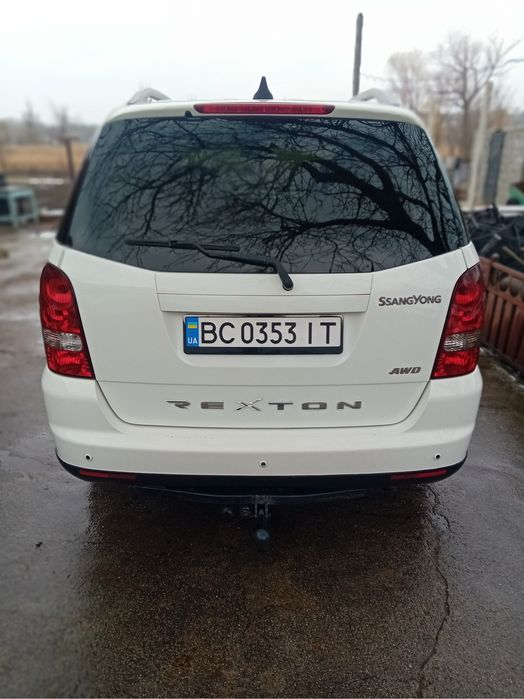 Автомобіль санг йонг рекстон