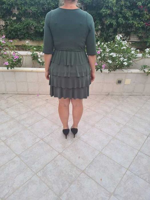 Vestido midi verde com folhos da Vintage Bazaar