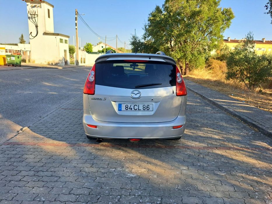 Mazda 5 2.0CD 7 lugares bem estimada