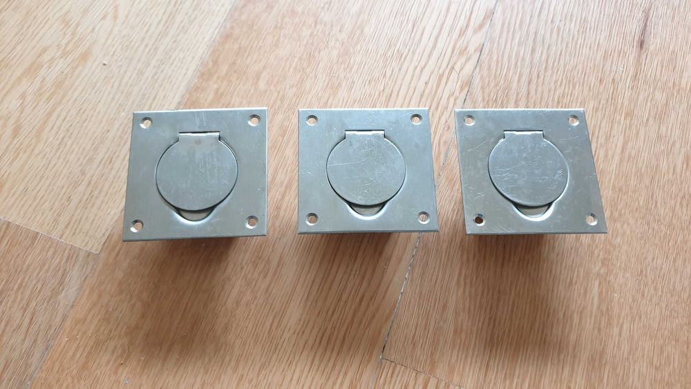 3 Tomadas de Inox para Embutir