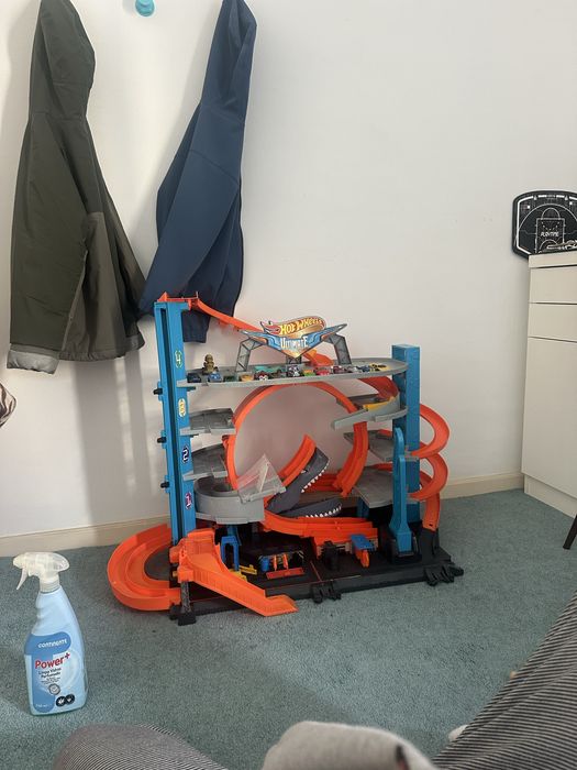 Hot wheels ultimate garage