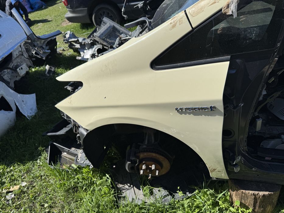 Blotnik prawy lewy toyota prius III