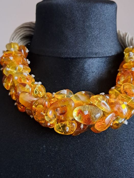 Naszyjnik z naturalnego bursztynu bałtyckiego na lnianym sznurze