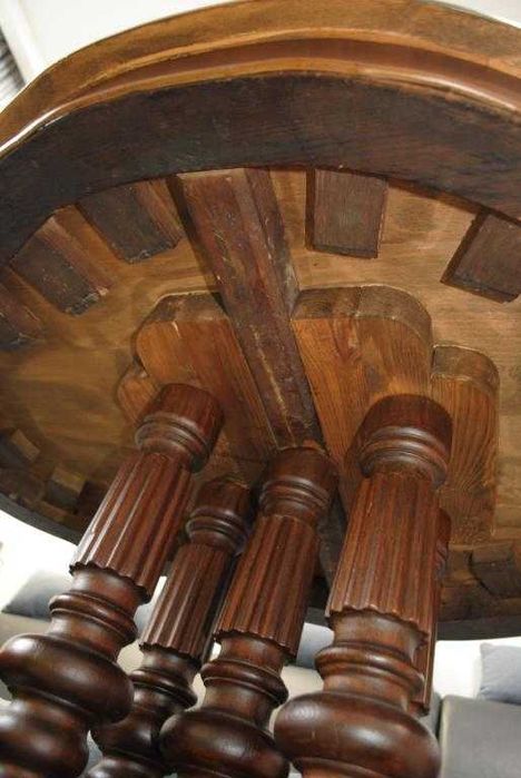 Стол антикварный (реставрация). Стіл 19ст у відмінному стані 114*79 см