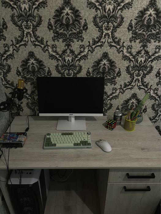 Рабочее место для работы и игор