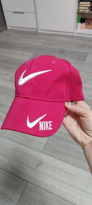 Малинова кепка Nike