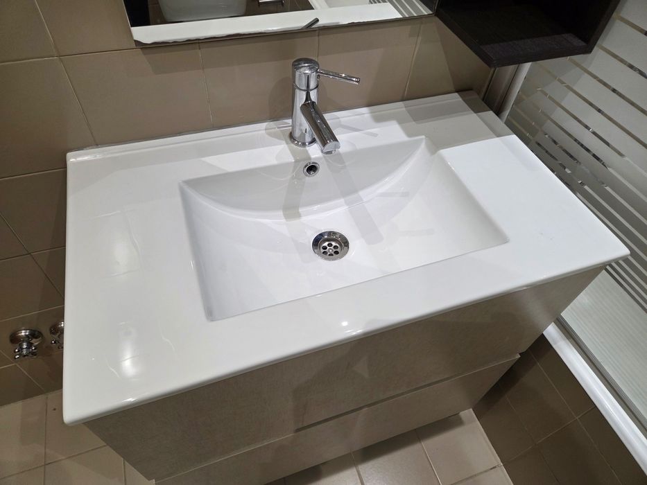 Móvel de casa de banho COM lavatório e torneira