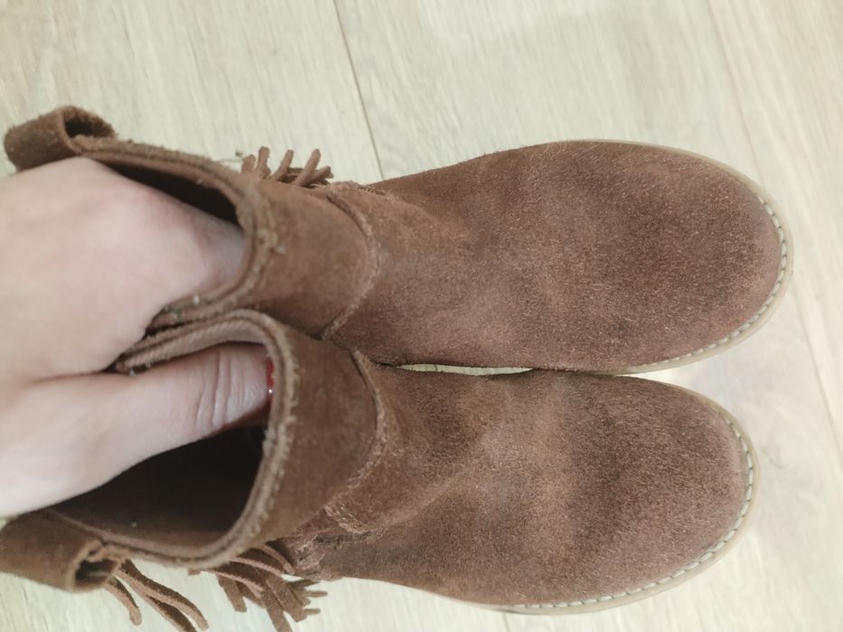 Botki z frędzlami, skóra naturalna zamszowa ZARA