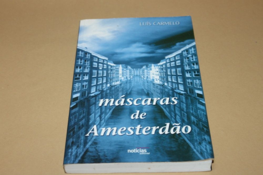 Máscaras de Amesterdão de Luís Carmelo