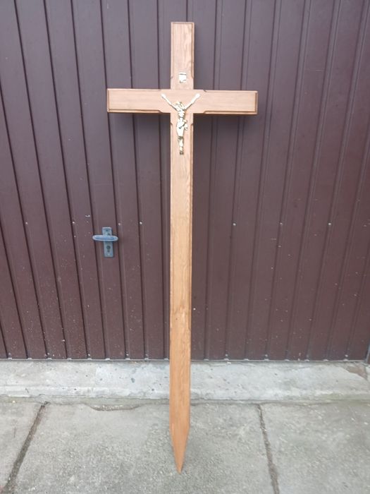 Obudowa grobu drewniana, nagrobek tymczasowy, obramowanie.