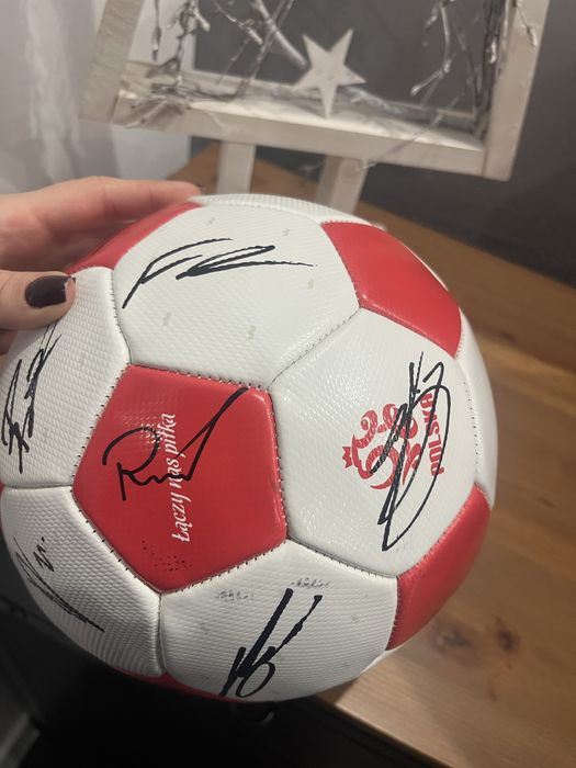 Piłka z podpisami reprezentacji Polski Lewandowski