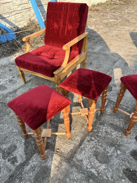 3 stołki plus fotel