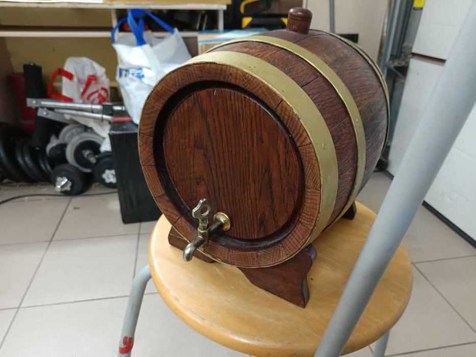 Sprzedam beczkę drewnianą