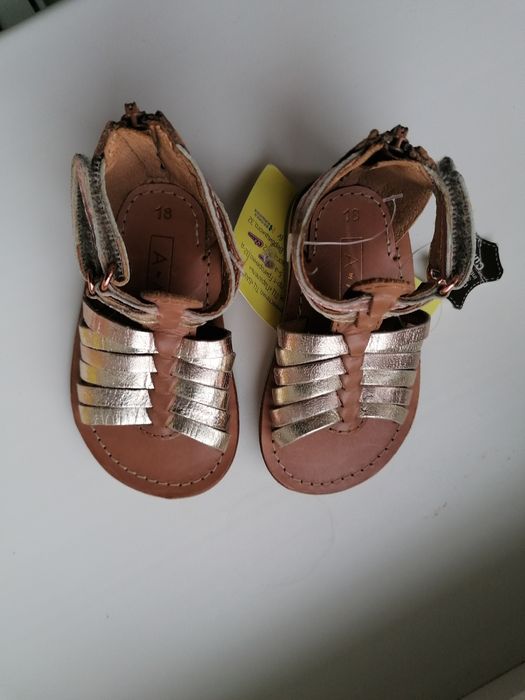 Босоніжки (шкіряні) на дівчинку 18 розміру
