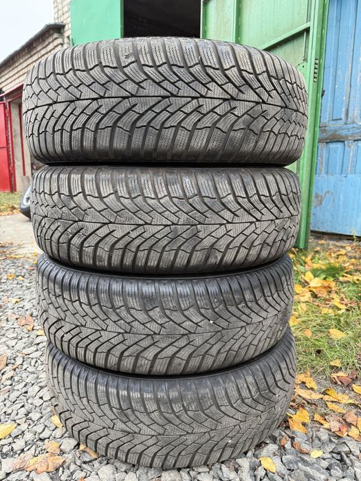 225.65.17 Kumho Winter Craft wp52