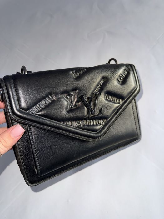 Стильна чорна сумка, без дефектів! Єдине, що треба повитирати від пилу