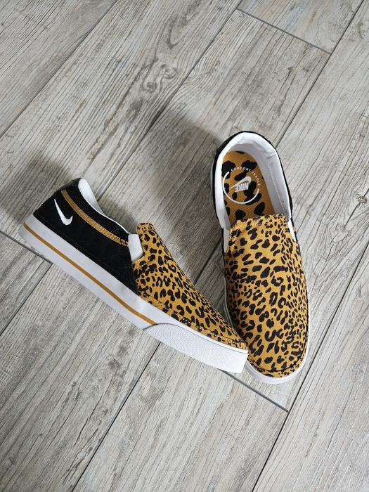 Trampki wsuwane, sneakersy Nike damskie, oryginalne