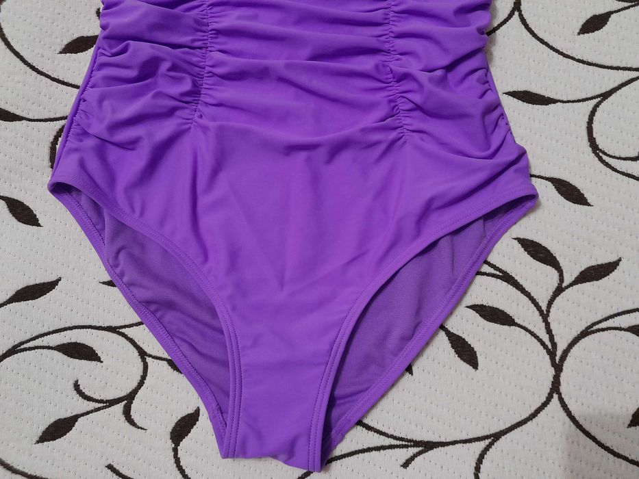 Купальник женский, размер 48, фирменный.