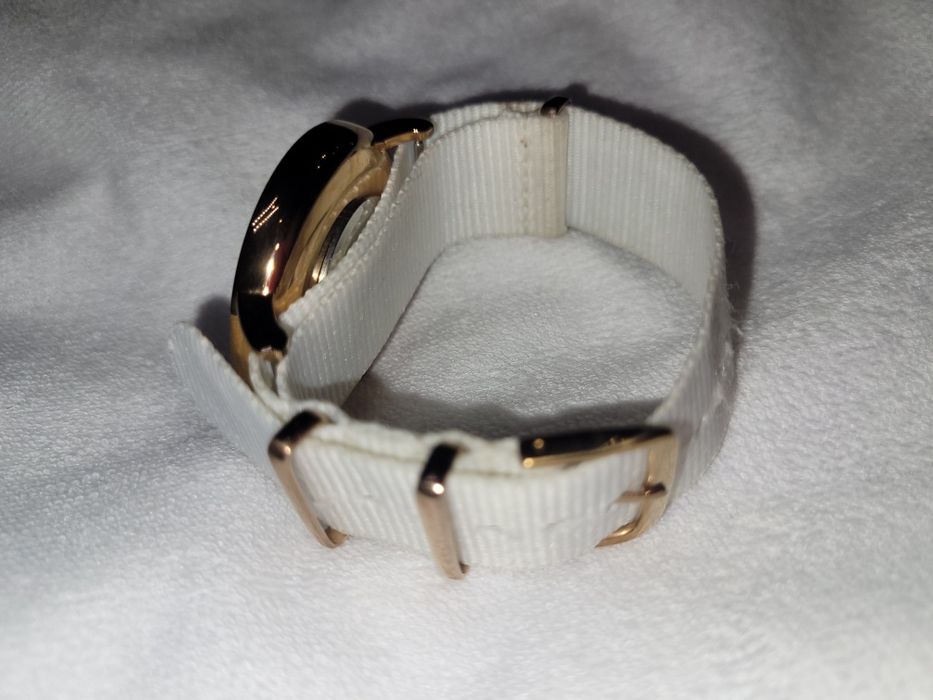 Часы женские наручные кварцевые