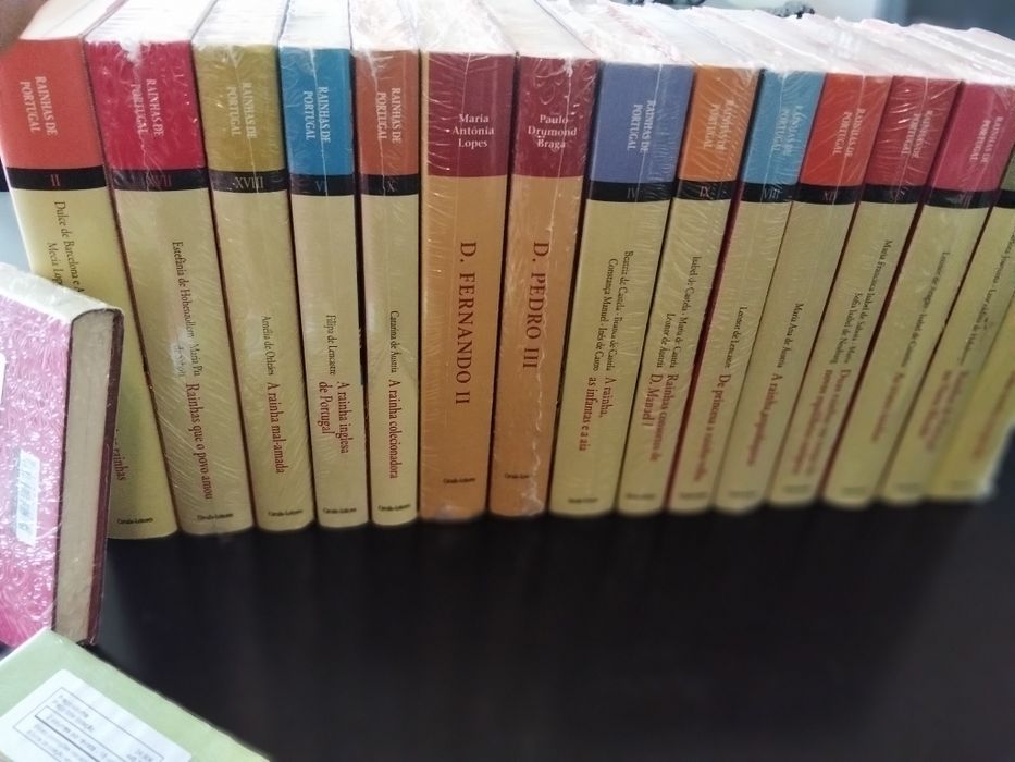 Coleção "Rainhas de Portugal" em 18 volumes (ed. Círculo de Leitores),