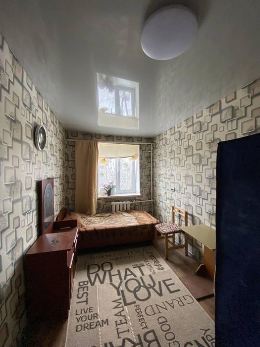 Продам ізольовану гостинку, станція метро Армійська, вул. Ощепкова, 8