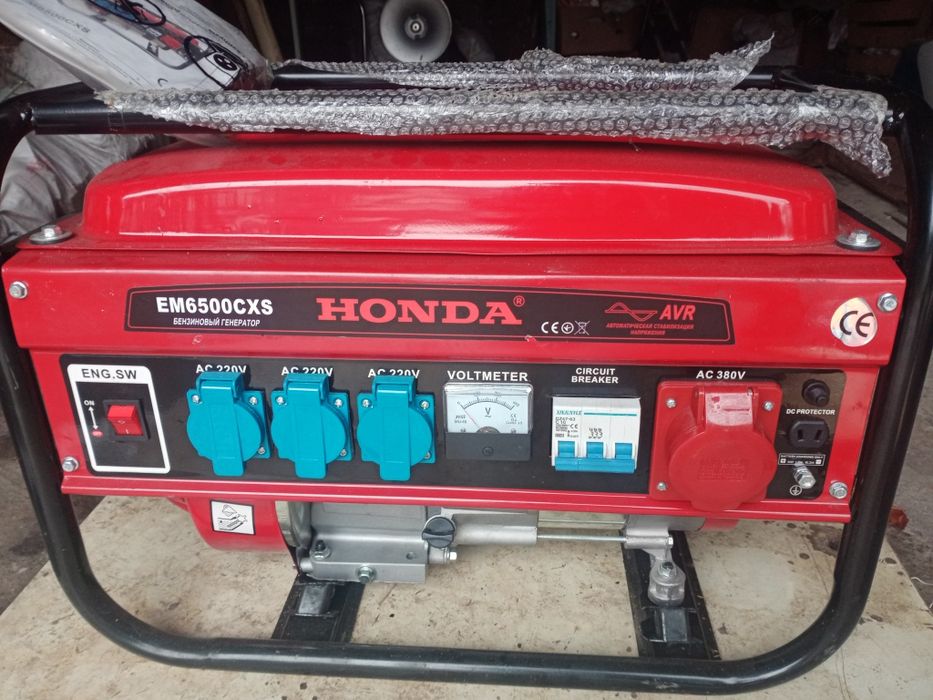 Бензиновий генератор Honda EM6500CXS