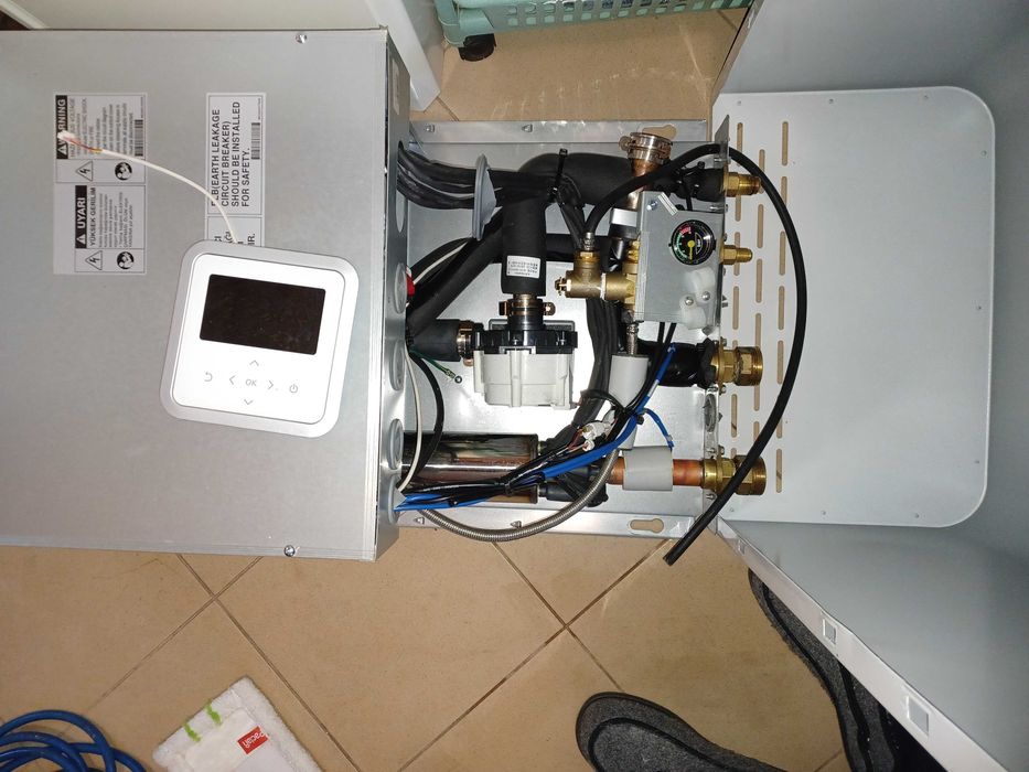 Używane części pompy LG Therma V sprawne