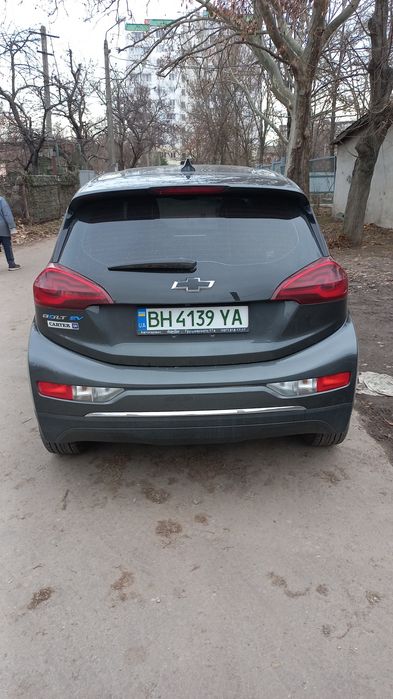 Свой шевроле болт 18 года 60 кВт  400 км на одном заряде.